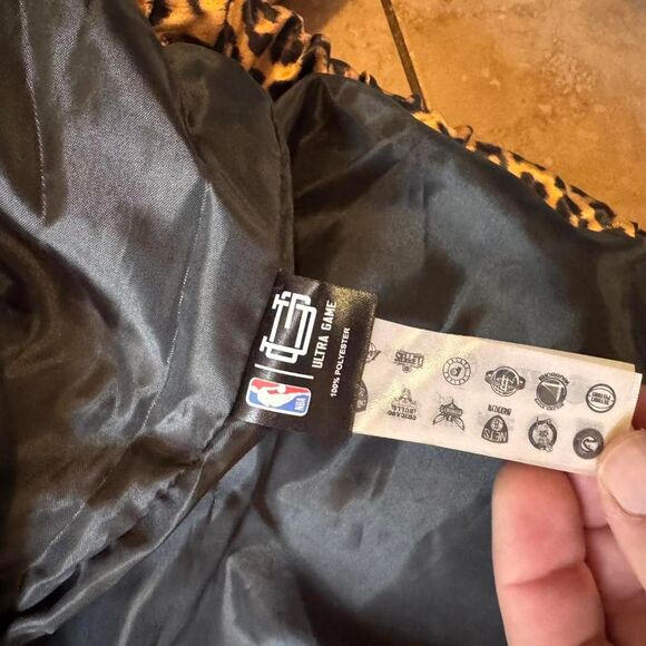 Miami Heat Leopard Print Ultra Game Puffer Jacket (Women’s Large) - Picture 4 of 5